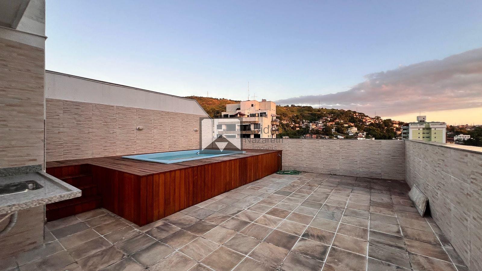 Cobertura à venda com 4 quartos, 220m² - Foto 2
