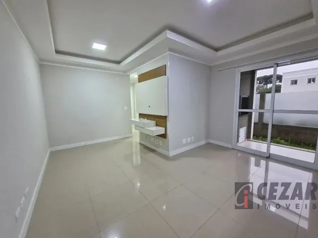 Apartamento 2 quartos e 2 banheiros, para alugar, no bairro Uberaba em Curitiba