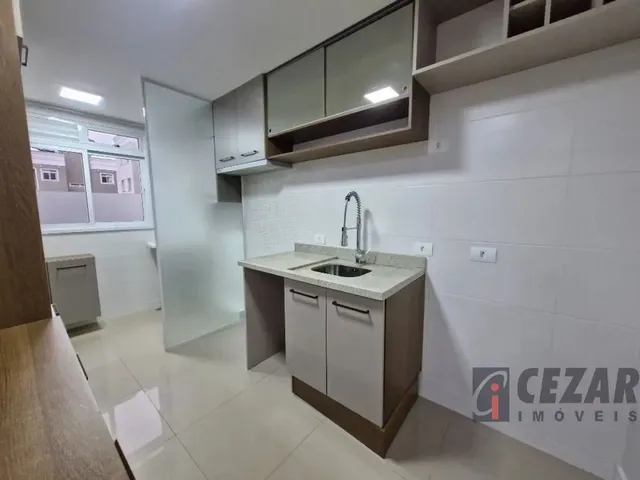Apartamento 2 quartos e 2 banheiros, para alugar, no bairro Uberaba em Curitiba