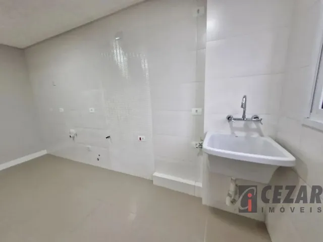 Apartamento 3 quartos e 2 banheiros, para alugar, no bairro Uberaba em Curitiba