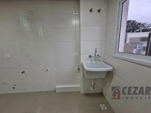 Apartamento 3 quartos e 2 banheiros, para alugar, no bairro Uberaba em Curitiba