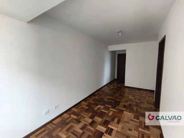 Apartamento 3 quartos e 1 banheiro, para alugar, no bairro Tarumã em Curitiba