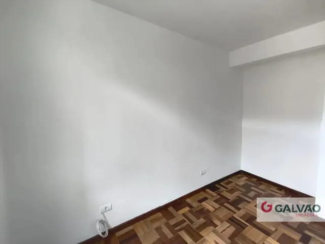 Apartamento 3 quartos e 1 banheiro, para alugar, no bairro Tarumã em Curitiba