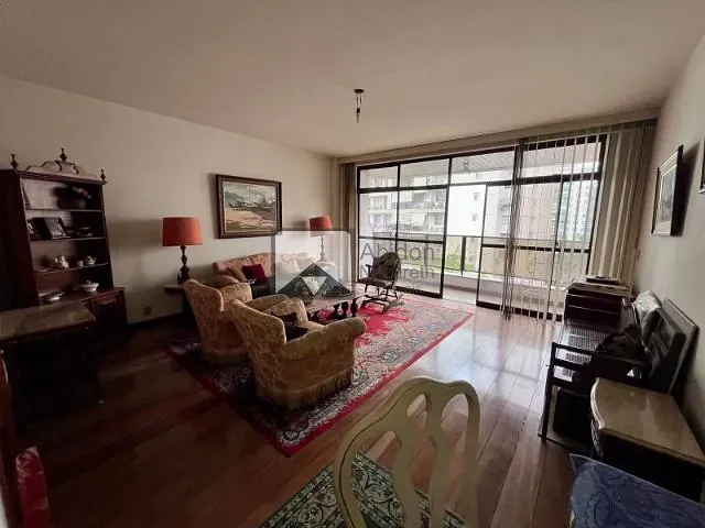 Apartamento com 190m² 4 quartos e 2 banheiros, à venda, no bairro Icaraí em Niterói