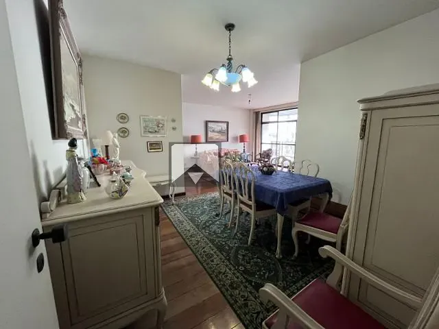 Apartamento com 190m² 4 quartos e 2 banheiros, à venda, no bairro Icaraí em Niterói
