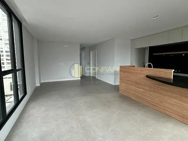 Apartamento 3 quartos e 5 banheiros, para alugar, no bairro meia praia em Itapema
