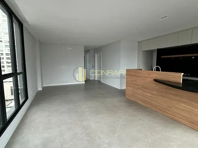 Apartamento 3 quartos e 5 banheiros, para alugar, no bairro meia praia em Itapema