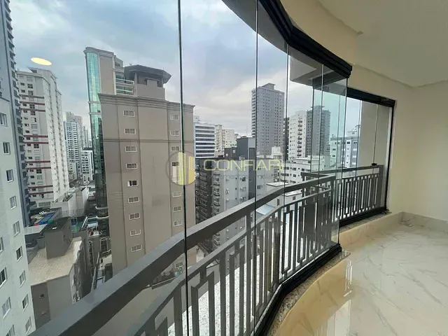 Apartamento 4 quartos e 5 banheiros, para alugar, no bairro meia praia em Itapema