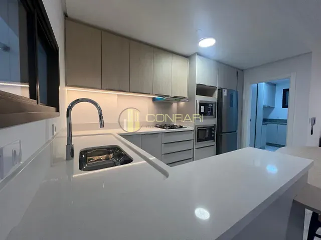 Apartamento 4 quartos e 5 banheiros, para alugar, no bairro meia praia em Itapema