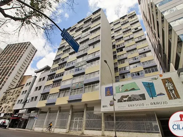 Apartamento 3 quartos e 2 banheiros, para alugar, no bairro Centro em Curitiba