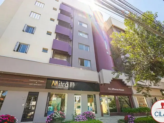 Apartamento 3 quartos e 2 banheiros, para alugar, no bairro Centro em Curitiba