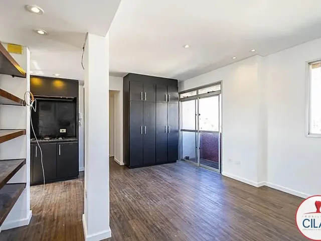 Apartamento 3 quartos e 2 banheiros, para alugar, no bairro Centro em Curitiba