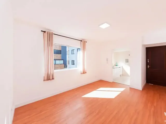 Apartamento 2 quartos e 1 banheiro, para alugar, no bairro Água Verde em Curitiba