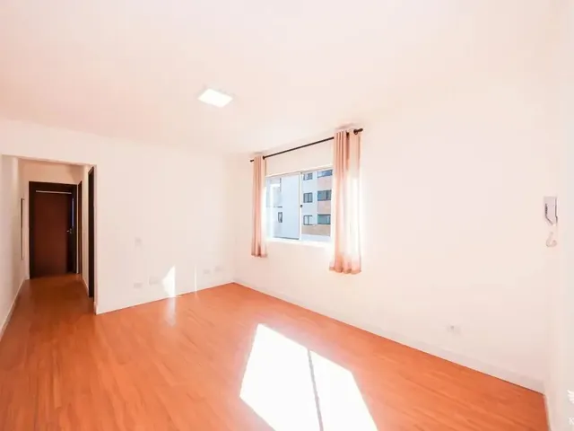 Apartamento 2 quartos e 1 banheiro, para alugar, no bairro Água Verde em Curitiba