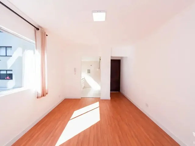 Apartamento 2 quartos e 1 banheiro, para alugar, no bairro Água Verde em Curitiba