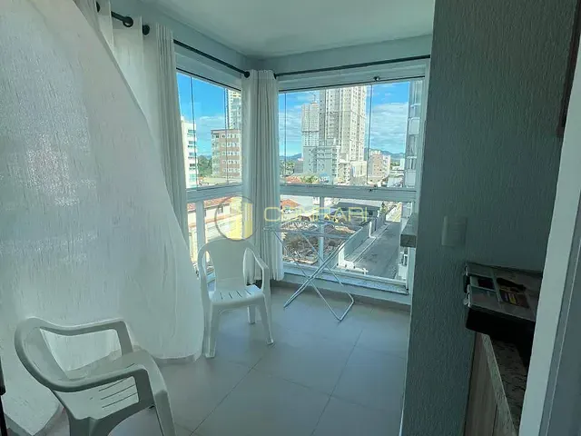Apartamento 2 quartos e 2 banheiros, para alugar, no bairro Meia praia em Itapema