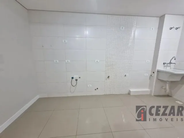 Apartamento 3 quartos e 2 banheiros, para alugar, no bairro Uberaba em Curitiba