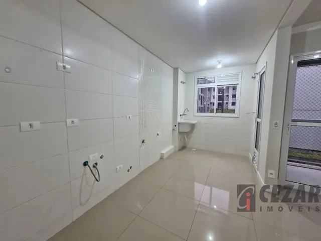 Apartamento 3 quartos e 2 banheiros, para alugar, no bairro Uberaba em Curitiba