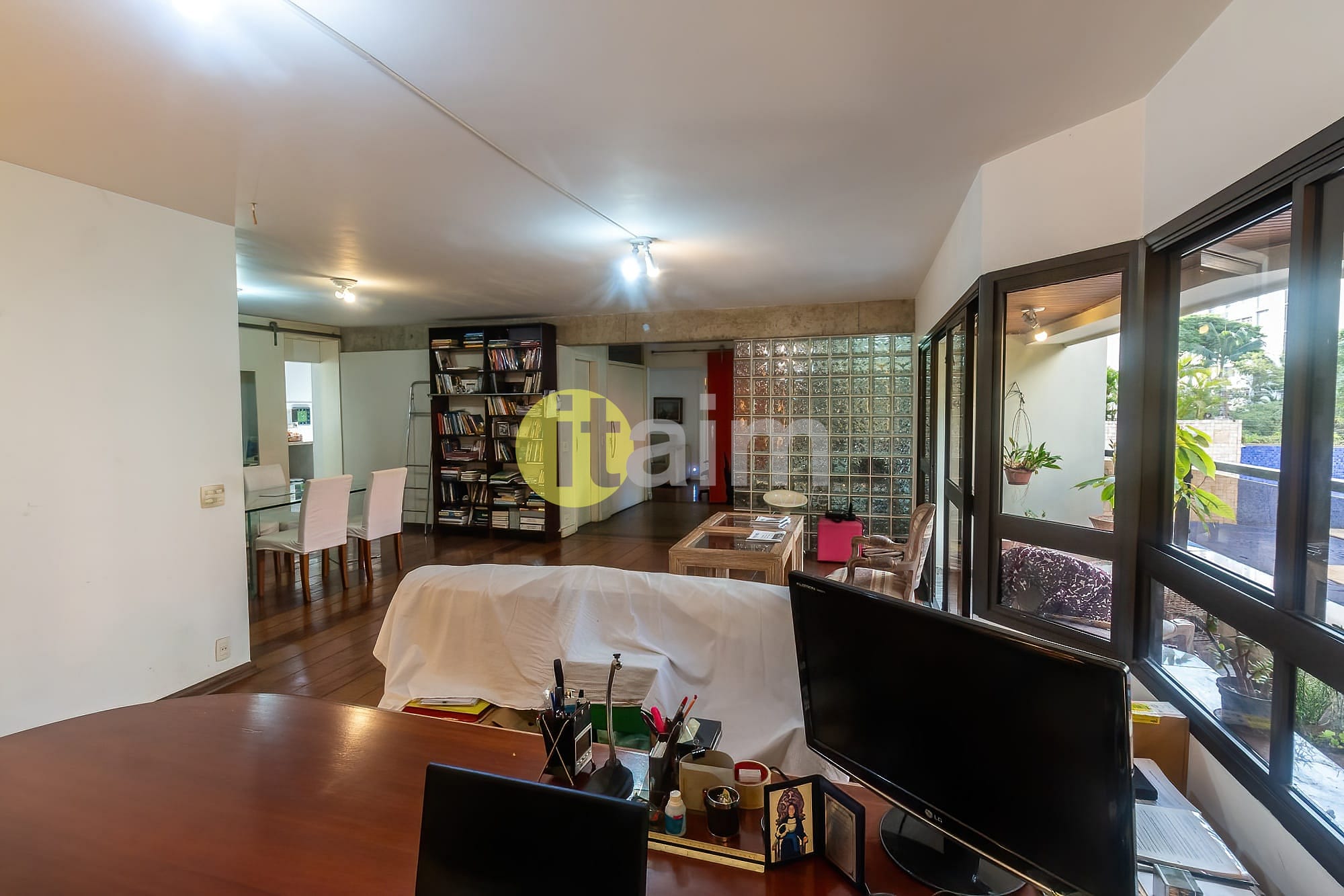 Apartamento para alugar com 3 quartos, 190m² - Foto 13