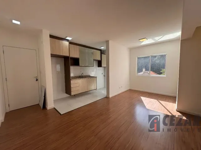 Apartamento 2 quartos e 1 banheiro, para alugar, no bairro Santa Cândida em Curitiba