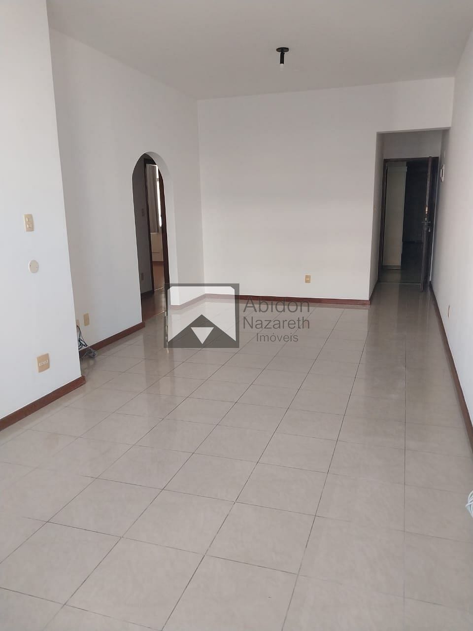 Apartamento à venda com 3 quartos, 110m² - Foto 2