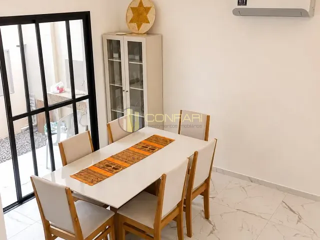 Sobrado 3 quartos e 2 banheiros, à venda, no bairro Balneário Pereque em Porto Belo