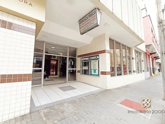Apartamento 1 quarto e 1 banheiro, para alugar, no bairro Centro em Curitiba