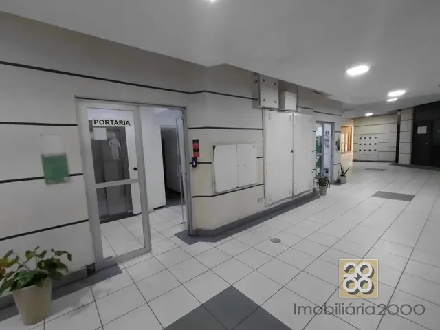 Apartamento 1 quarto e 1 banheiro, para alugar, no bairro Centro em Curitiba