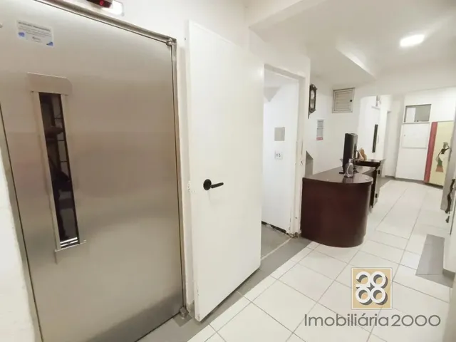 Apartamento 1 quarto e 1 banheiro, para alugar, no bairro Centro em Curitiba