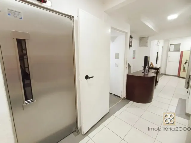 Apartamento 1 quarto e 1 banheiro, para alugar, no bairro Centro em Curitiba