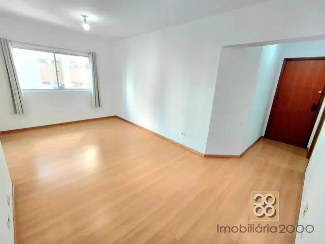 Apartamento 3 quartos e 1 banheiro, para alugar, no bairro Cristo Rei em Curitiba