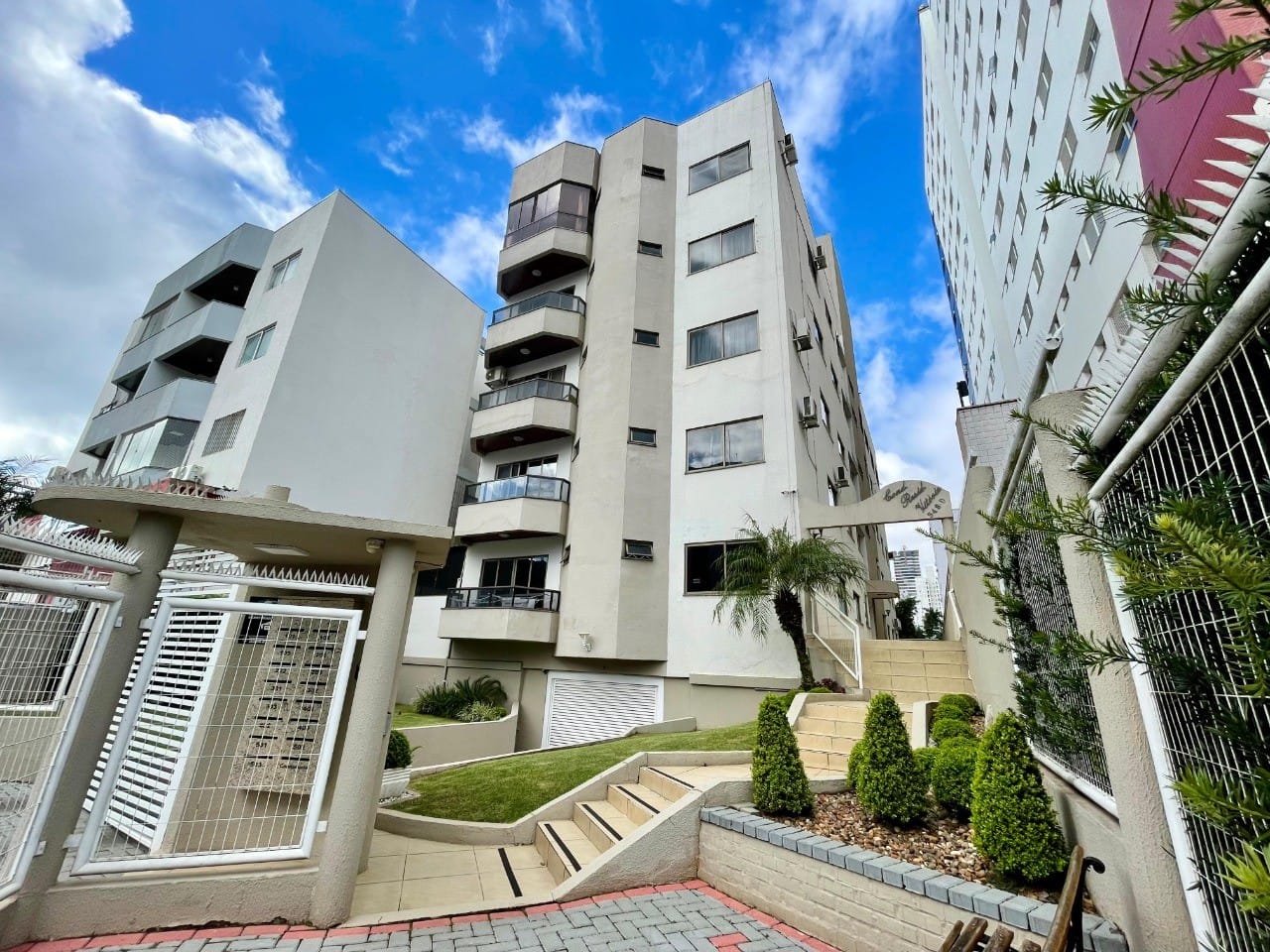 Apartamento para alugar com 2 dormitórios, 1 banheiro, 1 vaga de garagem e 103m² de área privativa no bairro Presidente Médici