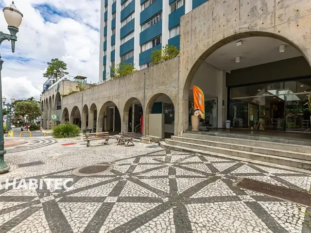 Apartamento 2 quartos e 1 banheiro, para alugar, no bairro Água Verde em Curitiba