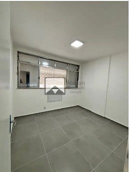 Apartamento à venda com 2 quartos, 75m² - Foto 4