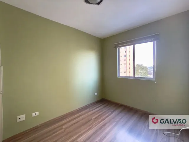 Apartamento 1 quarto e 1 banheiro, para alugar, no bairro Cristo Rei em Curitiba