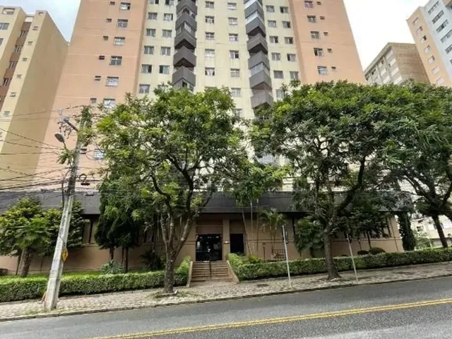 Apartamento 2 quartos e 2 banheiros, para alugar, no bairro Cristo Rei em Curitiba