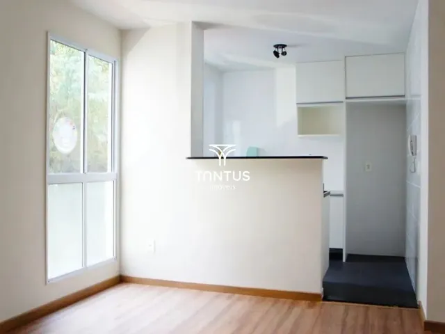 Apartamento 2 quartos e 1 banheiro, à venda, no bairro Santa Cândida em Curitiba
