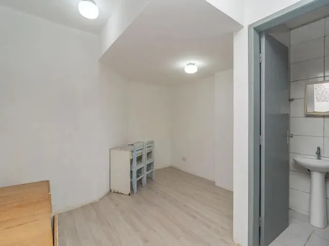 Apartamento 1 quarto e 1 banheiro, para alugar, no bairro Rebouças em Curitiba