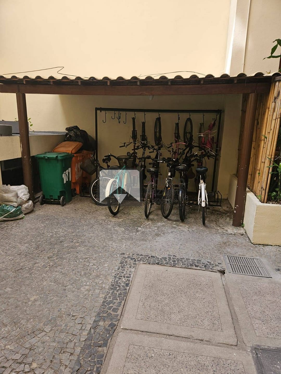 Apartamento à venda com 2 quartos, 70m² - Foto 1