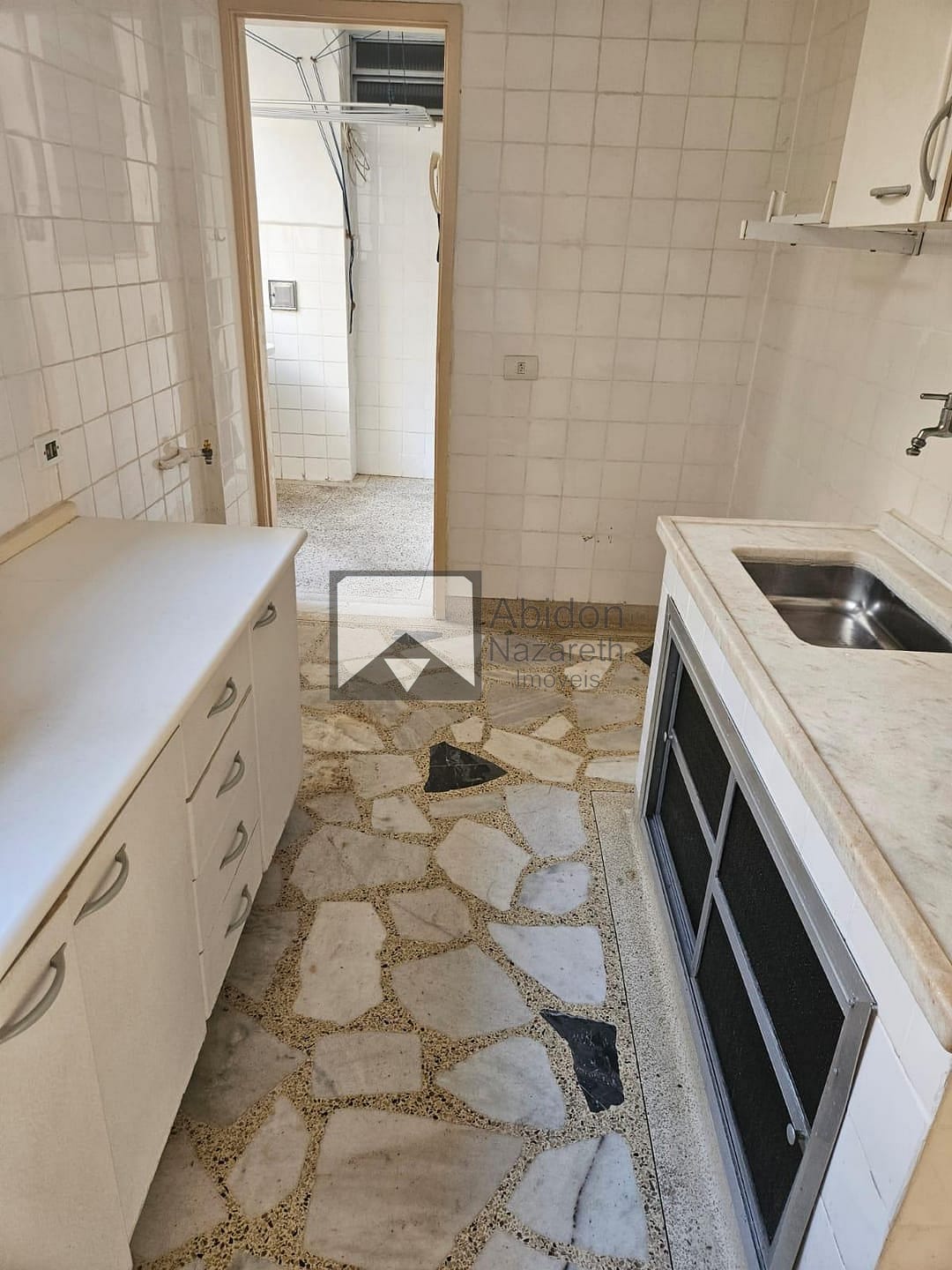 Apartamento à venda com 2 quartos, 70m² - Foto 2