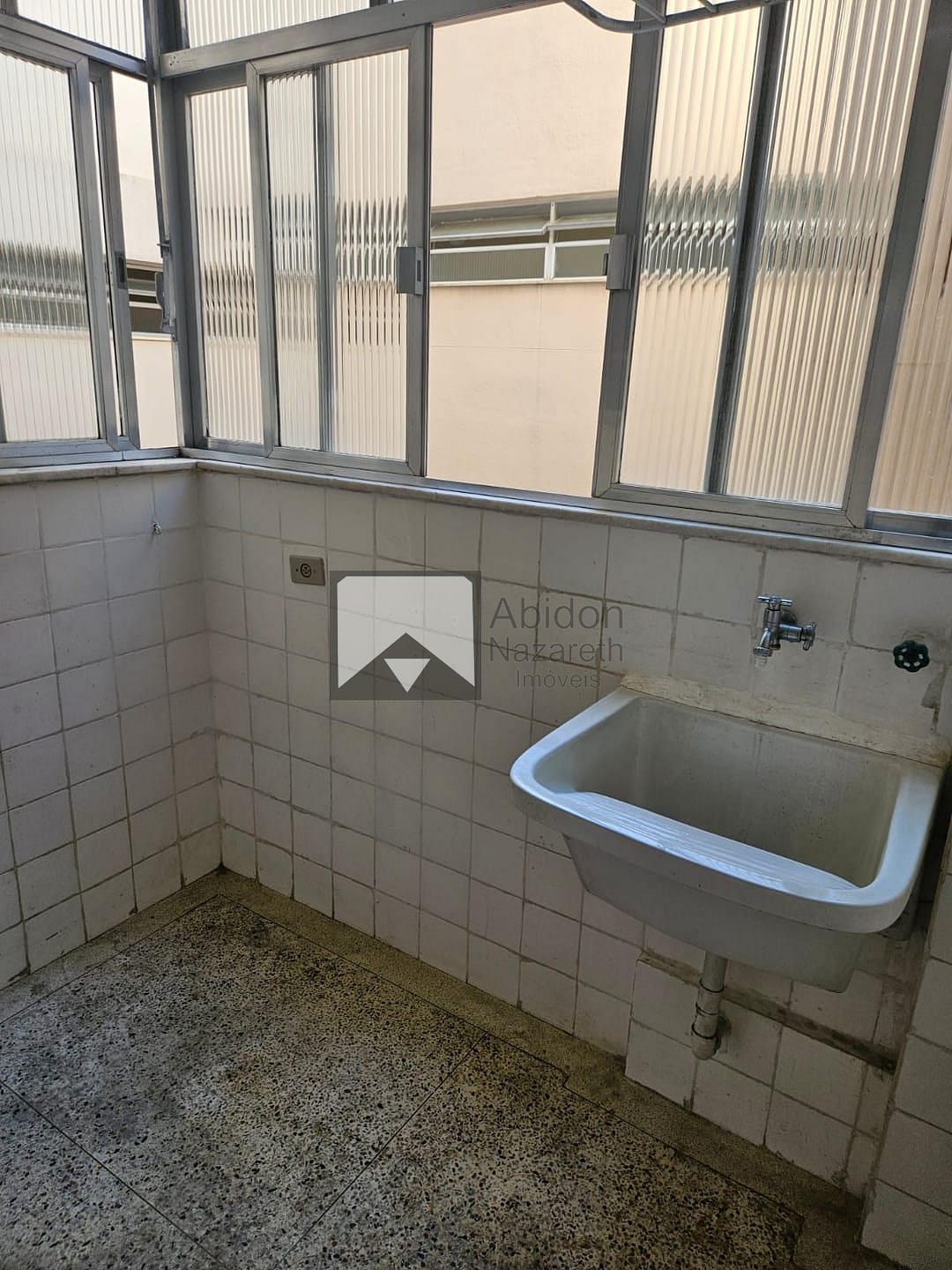 Apartamento à venda com 2 quartos, 70m² - Foto 4