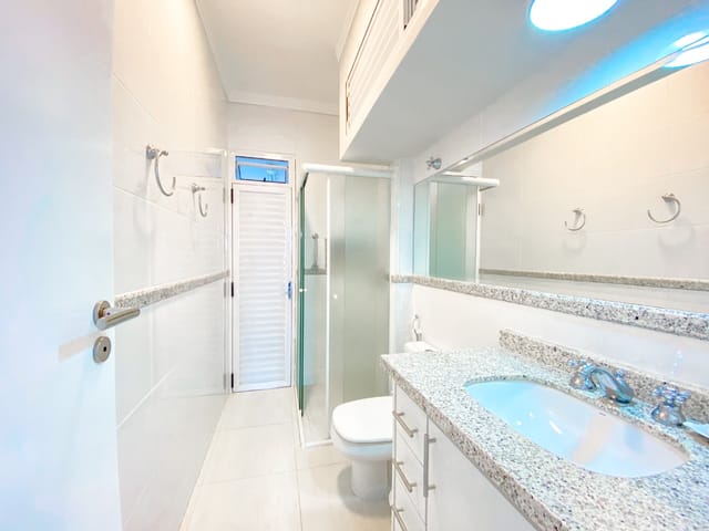 Apartamento com 95m² 3 quartos e 2 banheiros, à venda, no bairro Caiobá em Matinhos