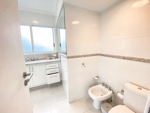 Apartamento com 95m² 3 quartos e 2 banheiros, à venda, no bairro Caiobá em Matinhos