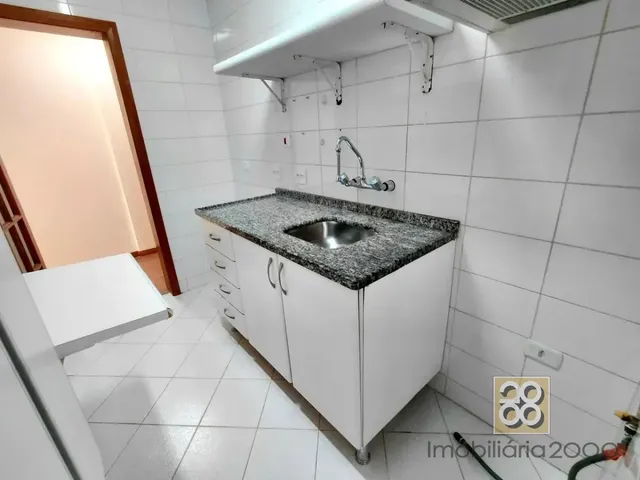 Apartamento 1 quarto e 1 banheiro, para alugar, no bairro Centro Cívico em Curitiba
