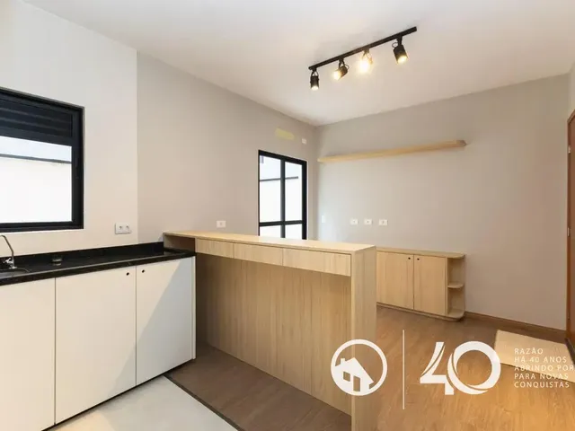 Apartamento 1 quarto e 1 banheiro, para alugar, no bairro Campo Comprido em Curitiba
