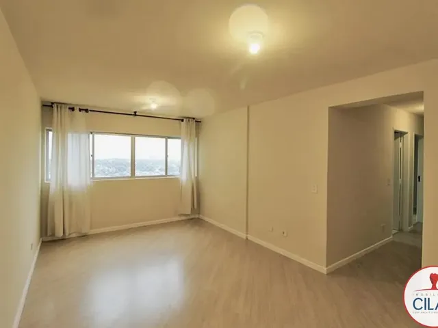 Apartamento 3 quartos e 1 banheiro, para alugar, no bairro Água Verde em Curitiba
