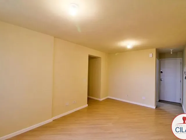Apartamento 3 quartos e 1 banheiro, para alugar, no bairro Água Verde em Curitiba