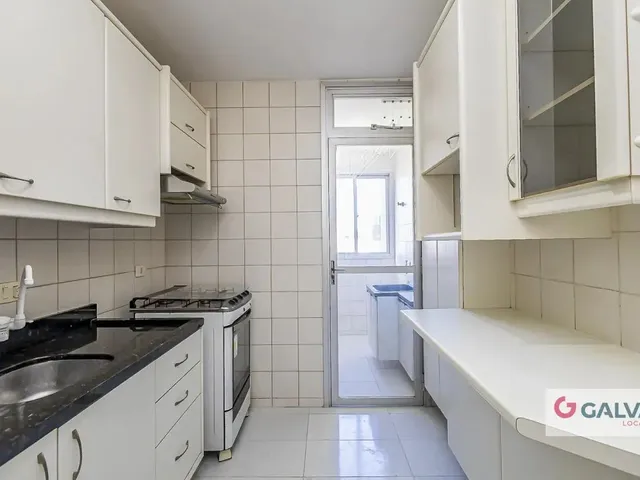 Apartamento 2 quartos e 2 banheiros, para alugar, no bairro Vila Izabel em Curitiba