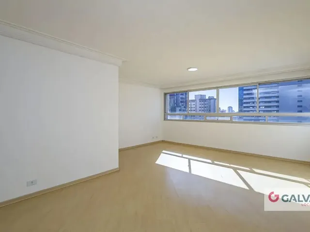 Apartamento 3 quartos e 3 banheiros, para alugar, no bairro Centro em Curitiba