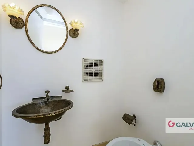 Apartamento 3 quartos e 3 banheiros, para alugar, no bairro Centro em Curitiba